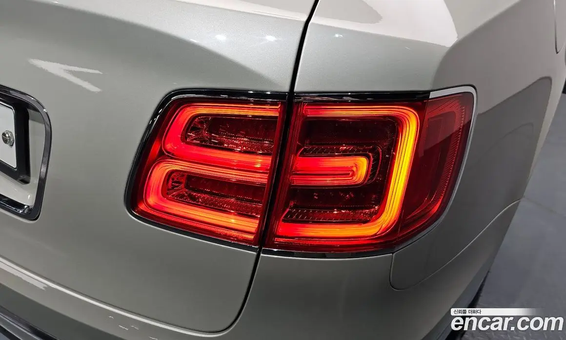 Bentley Bentayga 2018 6.0 автомат (гидро), фото 8