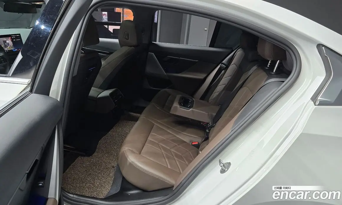 BMW 5 серия 2024 2.0 автомат (гидро), фото 18