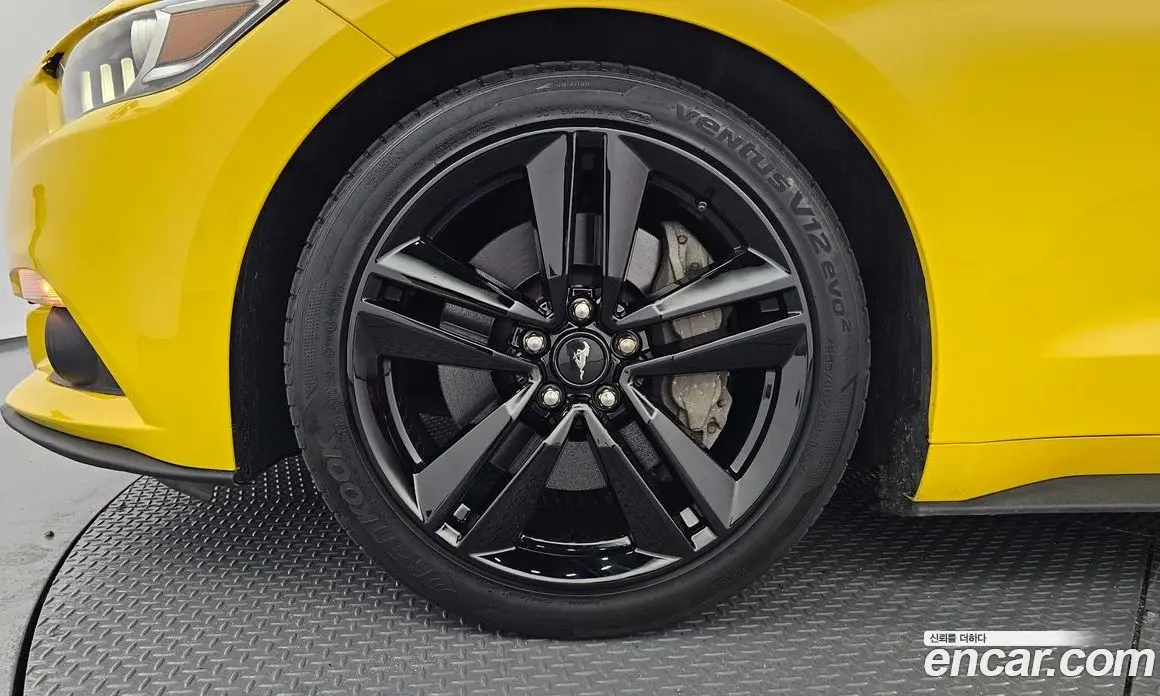 Ford Mustang 2017 2.3 автомат (гидро), фото 4