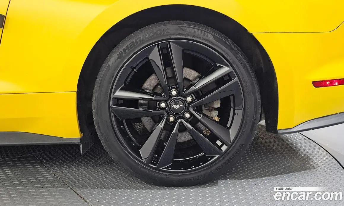 Ford Mustang 2017 2.3 автомат (гидро), фото 6