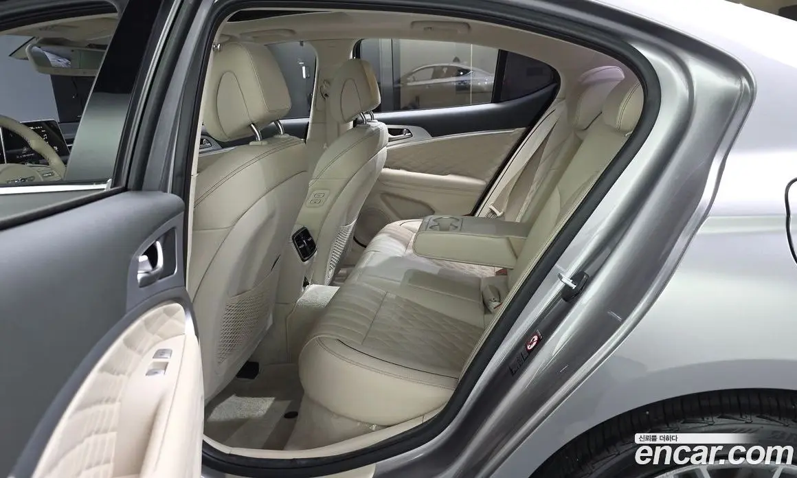 Genesis G70 2019 2.0 автомат (гидро), фото 16 Genesis G70 2019 2.0 автомат (гидро), фото 16