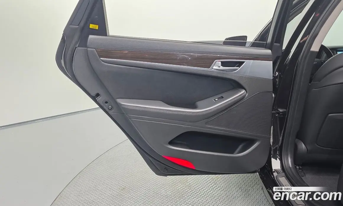 Genesis G80 2017 3.3 автомат (гидро), фото 15 Genesis G80 2017 3.3 автомат (гидро), фото 15