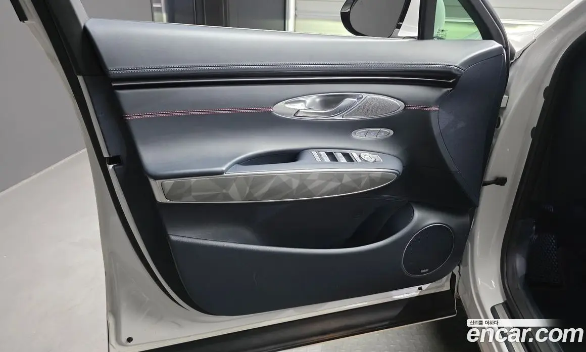 Genesis GV70 2022 2.5 автомат (гидро), фото 14 Genesis GV70 2022 2.5 автомат (гидро), фото 14