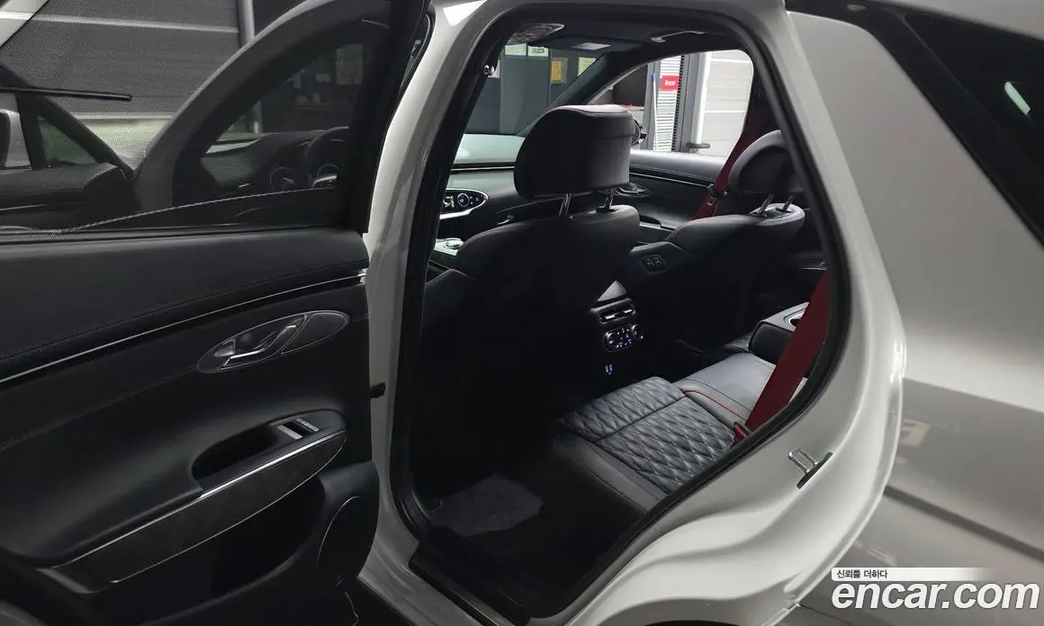 Genesis GV70 2022 2.5 автомат (гидро), фото 17 Genesis GV70 2022 2.5 автомат (гидро), фото 17