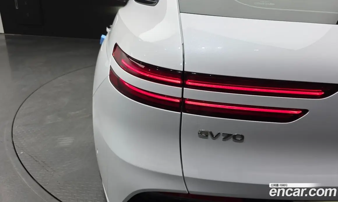 Genesis GV70 2022 2.5 автомат (гидро), фото 9 Genesis GV70 2022 2.5 автомат (гидро), фото 9
