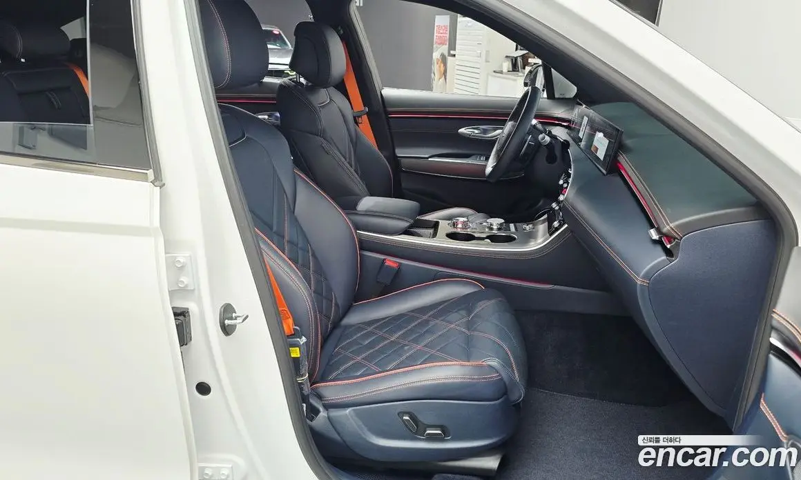 Genesis GV70 2024 2.5 автомат (гидро), фото 16 Genesis GV70 2024 2.5 автомат (гидро), фото 16