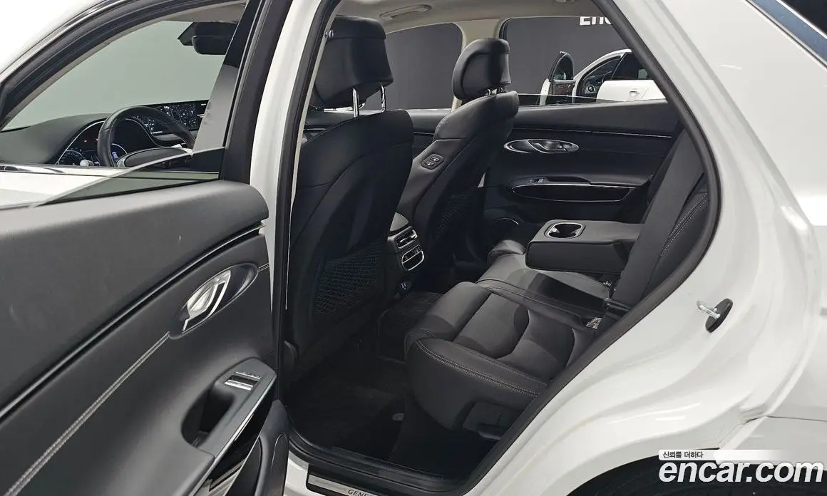 Genesis GV70 2024 2.5 автомат (гидро), фото 18 Genesis GV70 2024 2.5 автомат (гидро), фото 18