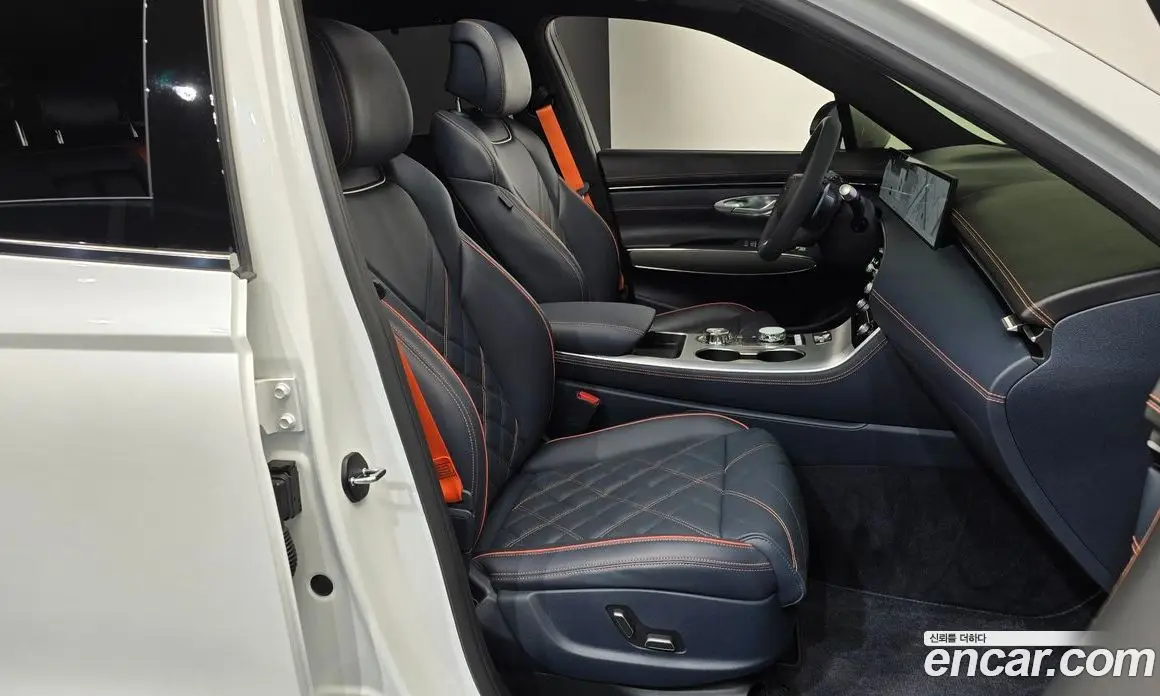 Genesis GV70 2025 2.5 автомат (гидро), фото 16 Genesis GV70 2025 2.5 автомат (гидро), фото 16