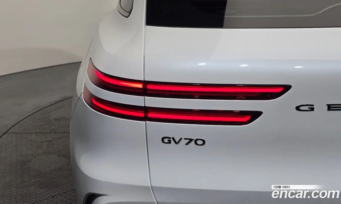 Genesis GV70 2025 2.5 автомат (гидро), фото 9 Genesis GV70 2025 2.5 автомат (гидро), фото 9
