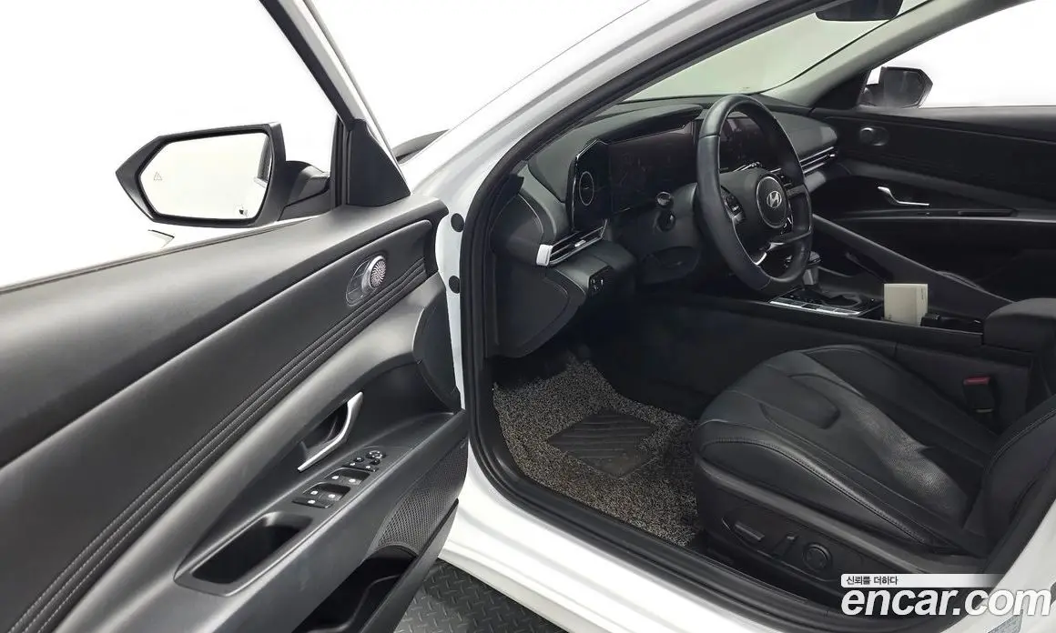 Hyundai Avante 2023 1.6 автомат (гидро), фото 13