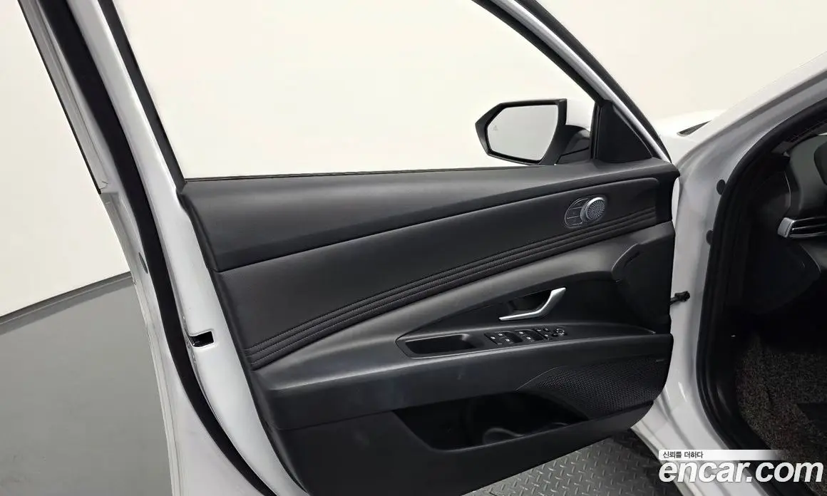 Hyundai Avante 2023 1.6 автомат (гидро), фото 14
