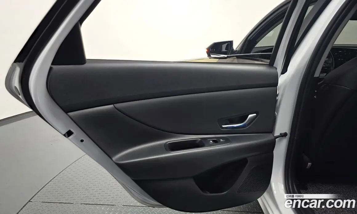 Hyundai Avante 2023 1.6 автомат (гидро), фото 15