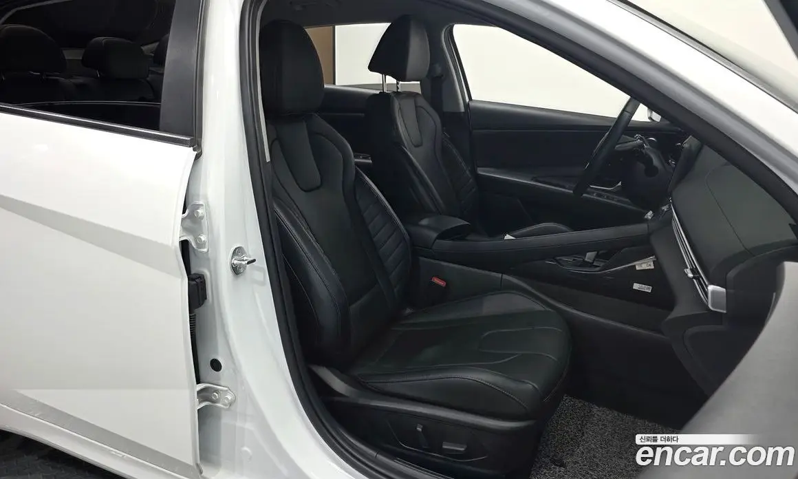 Hyundai Avante 2023 1.6 автомат (гидро), фото 16
