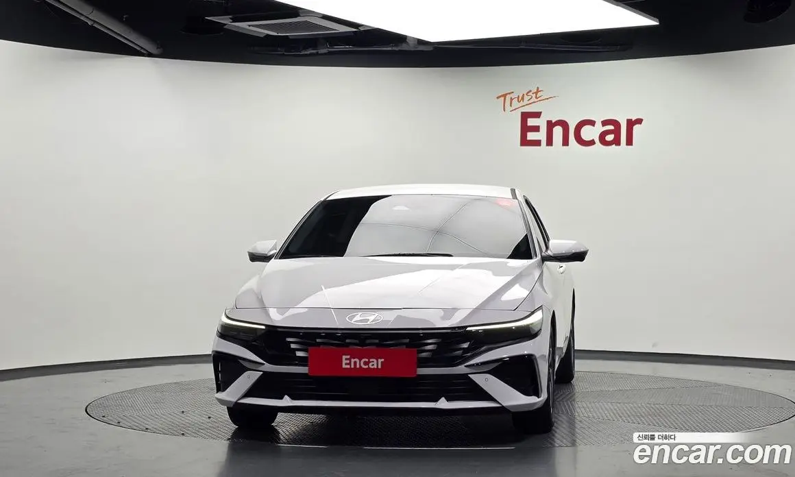 Hyundai Avante 2023 1.6 автомат (гидро), фото 3