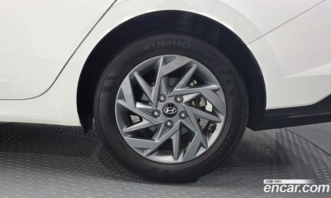 Hyundai Avante 2023 1.6 автомат (гидро), фото 7