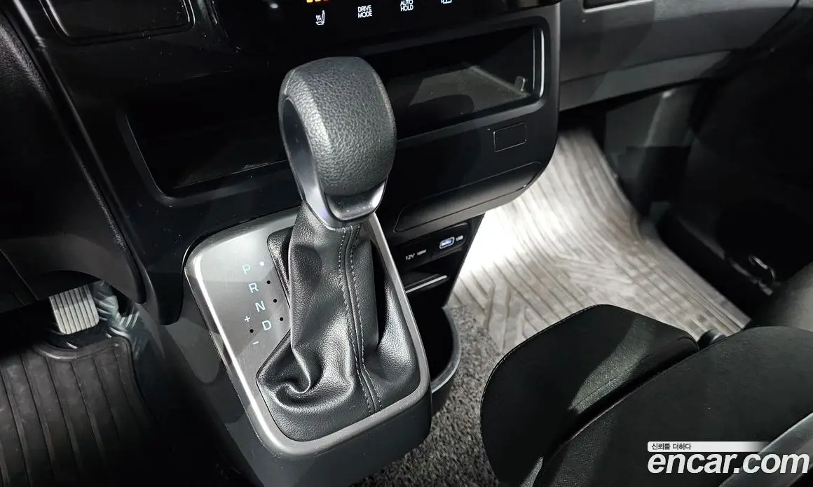 Hyundai Staria 2024 2.2 автомат (гидро), фото 12