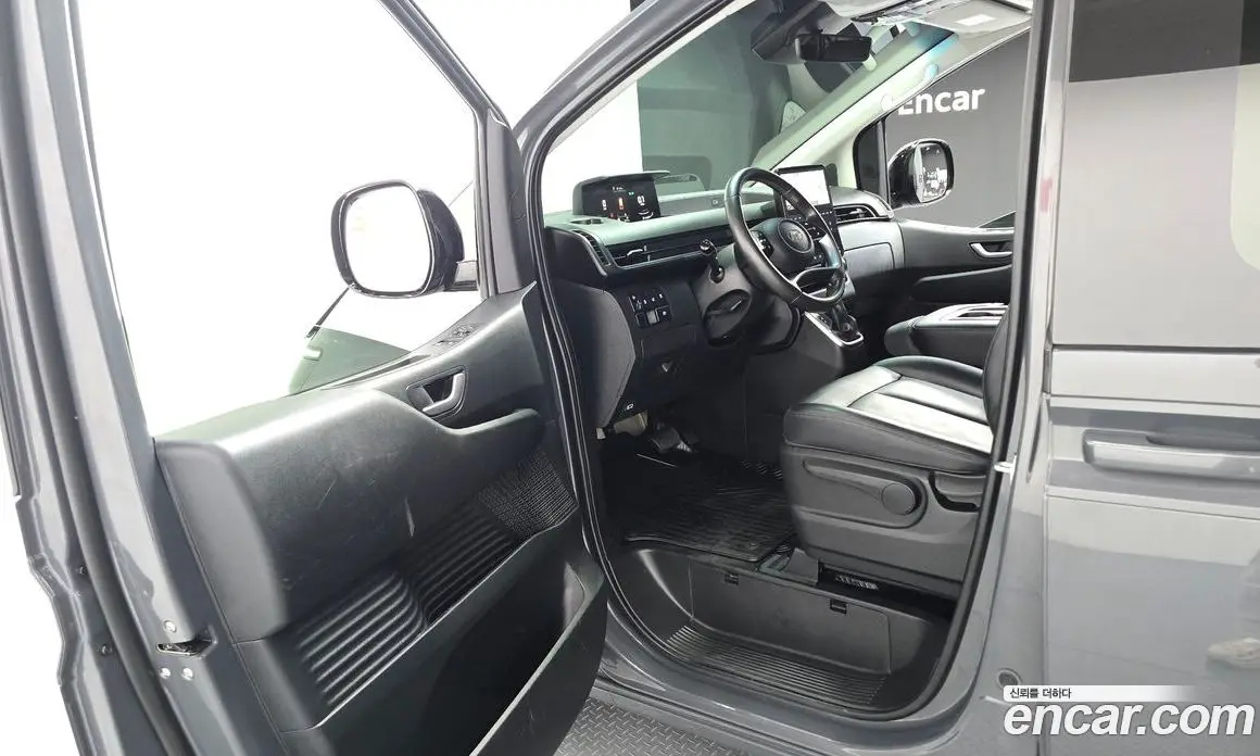 Hyundai Staria 2025 2.2 автомат (гидро), фото 13