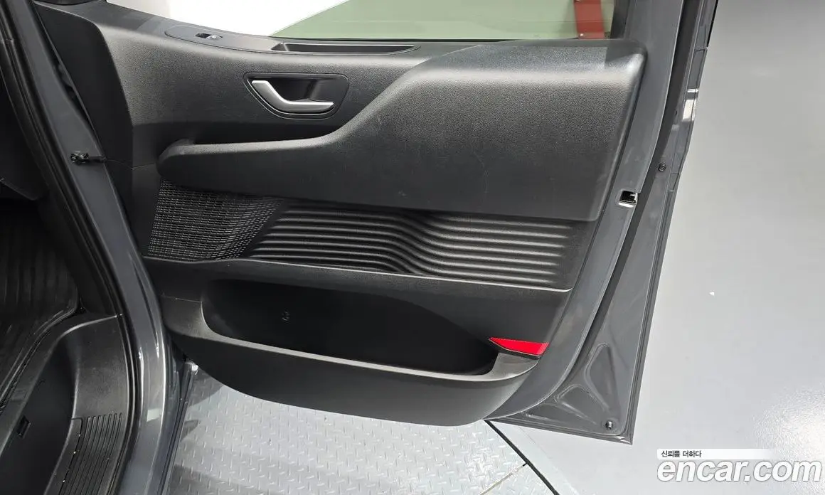 Hyundai Staria 2025 2.2 автомат (гидро), фото 14
