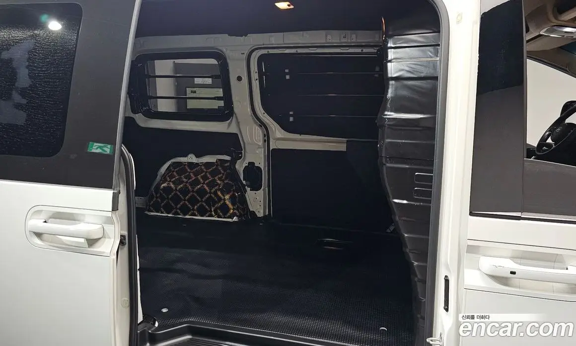 Hyundai Staria 2025 2.2 автомат (гидро), фото 17