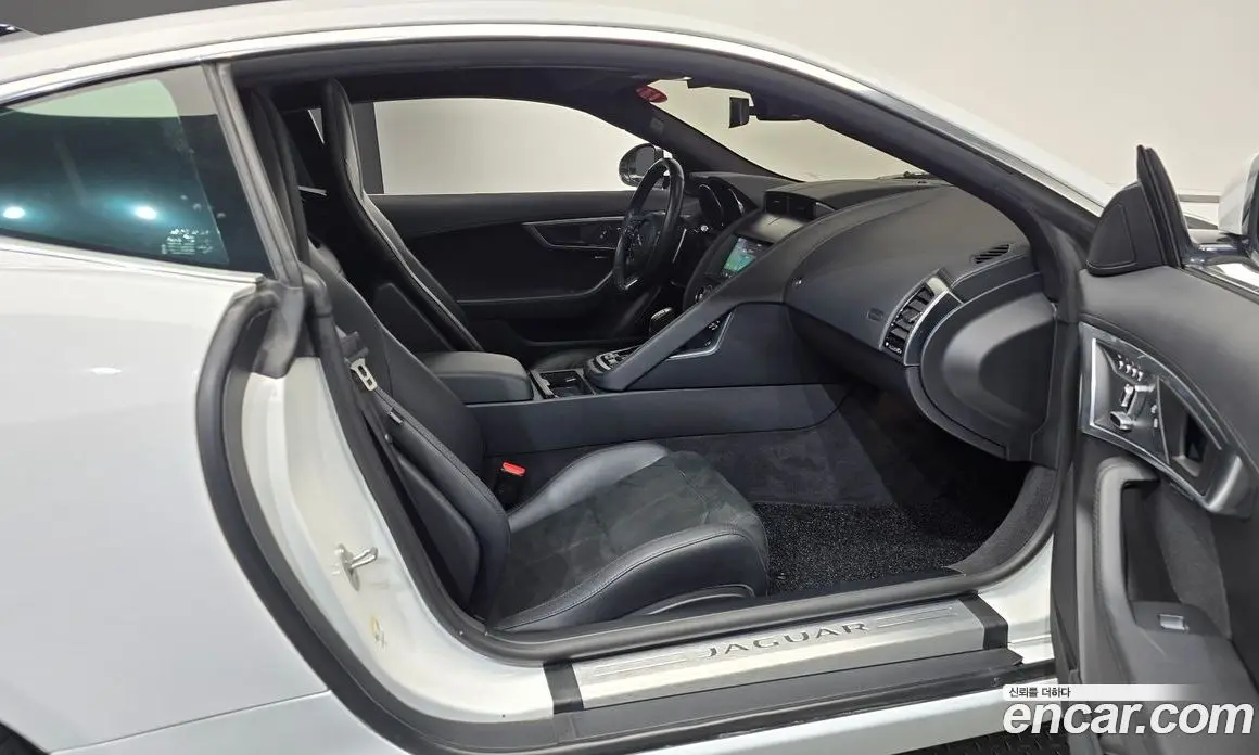 Jaguar F-Type 2019 2.0 автомат (гидро), фото 16