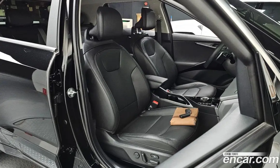 Kia Niro 2023 0.2 автомат (гидро), фото 13