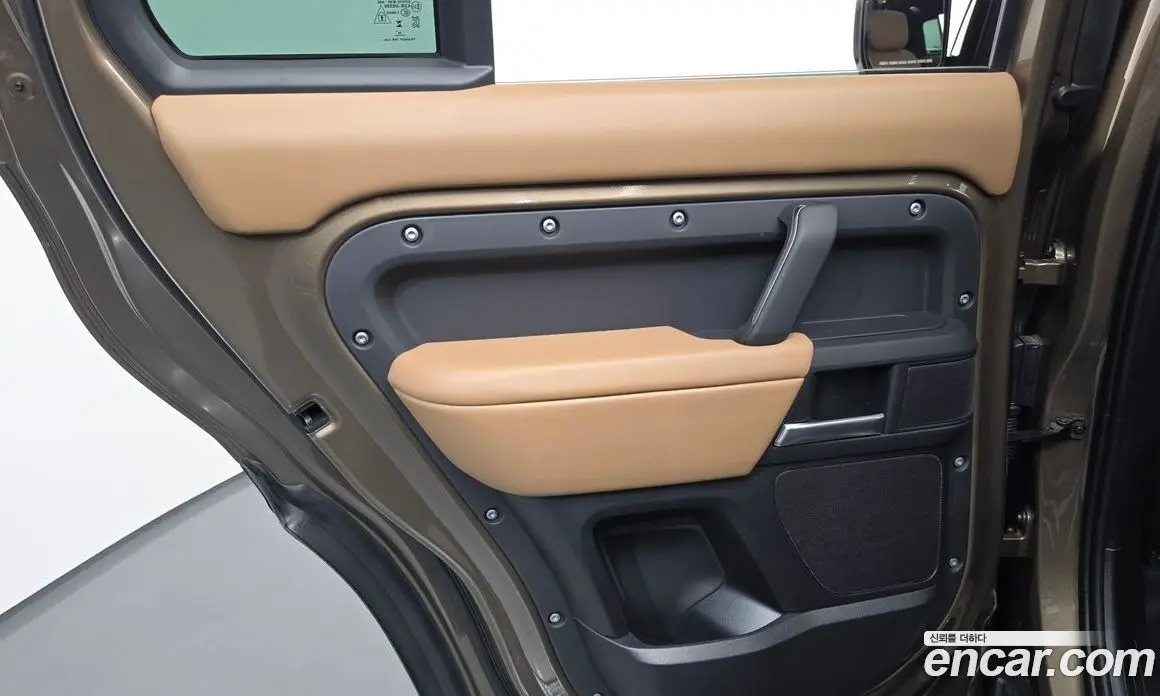 Land Rover Defender 2025 2.0 автомат (гидро), фото 15 Land Rover Defender 2025 2.0 автомат (гидро), фото 15