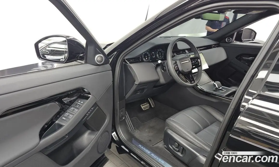 Land Rover Range Rover Evoque 2024 2.0 автомат (гидро), фото 12 Land Rover Range Rover Evoque 2024 2.0 автомат (гидро), фото 12