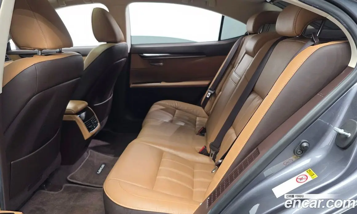 Lexus ES 2018 2.5 автомат (гидро), фото 16 Lexus ES 2018 2.5 автомат (гидро), фото 16