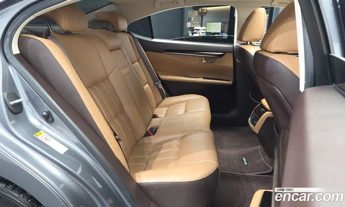 Lexus ES 2018 2.5 автомат (гидро), фото 18 Lexus ES 2018 2.5 автомат (гидро), фото 18