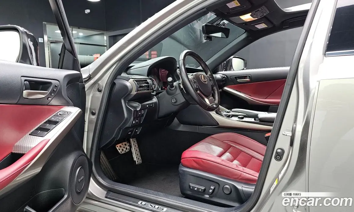 Lexus IS 2018 2.0 автомат (гидро), фото 13