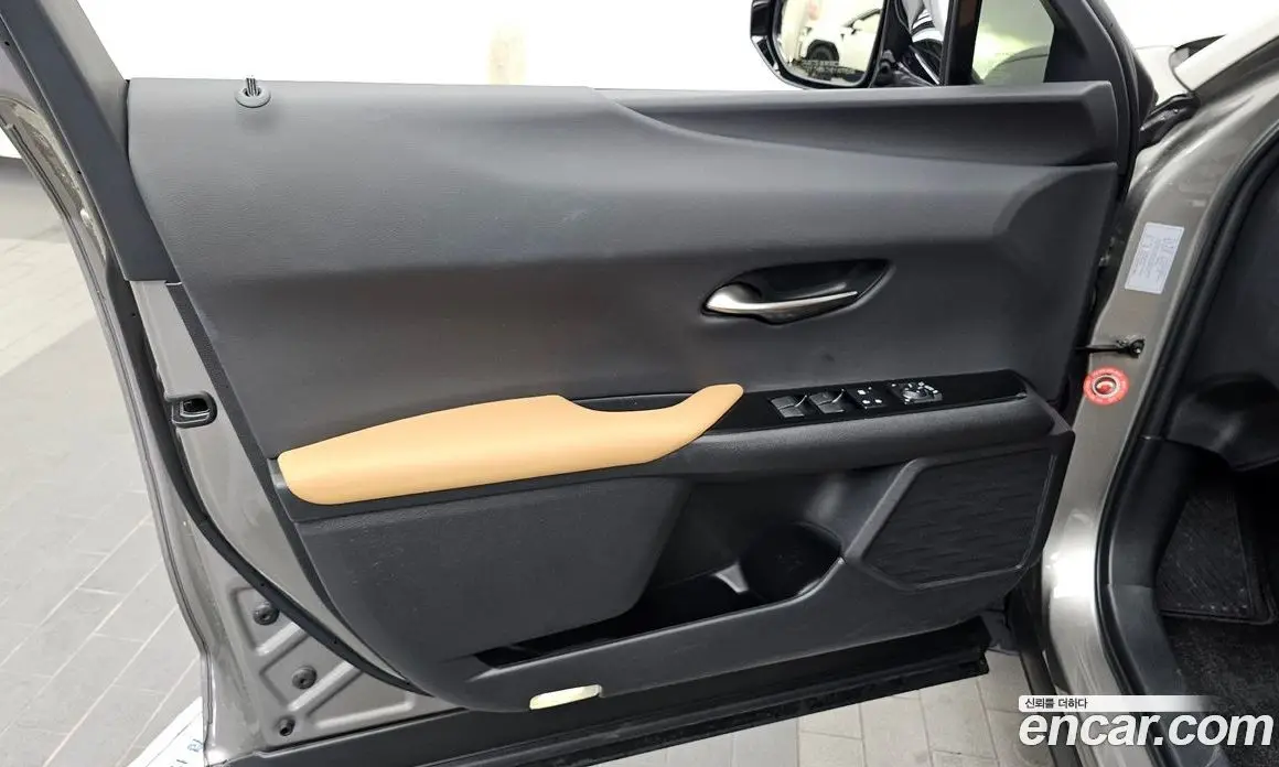 Lexus UX 2022 2.0 автомат (гидро), фото 14