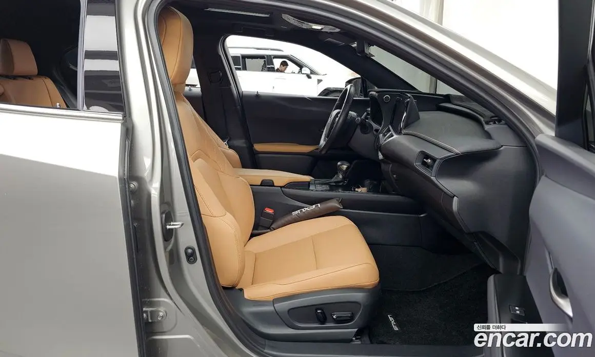 Lexus UX 2022 2.0 автомат (гидро), фото 17