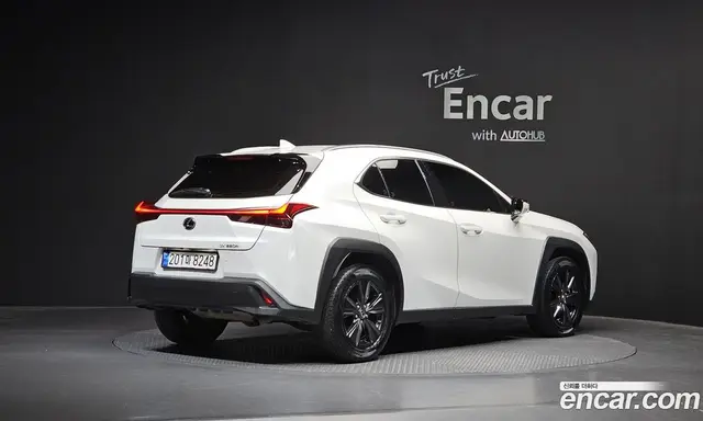 Lexus UX 2023 2.0 автомат (гидро), миниатюра 1