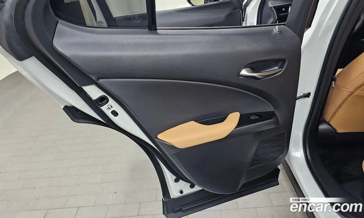 Lexus UX 2023 2.0 автомат (гидро), фото 14