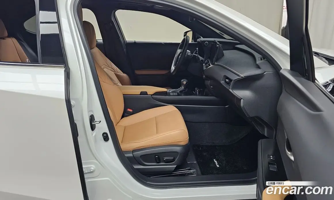 Lexus UX 2023 2.0 автомат (гидро), фото 15
