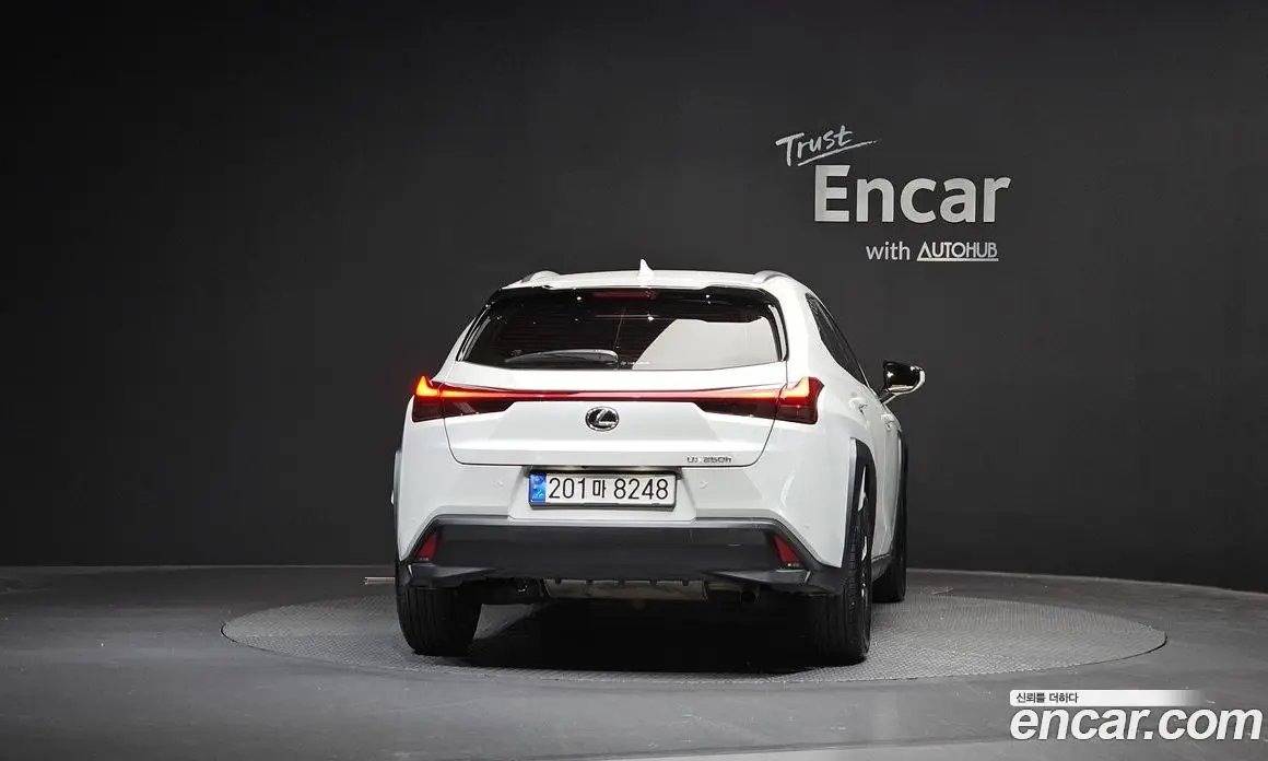 Lexus UX 2023 2.0 автомат (гидро), фото 3