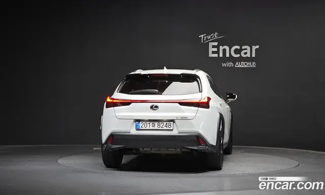 Lexus UX 2023 2.0 автомат (гидро), миниатюра 3