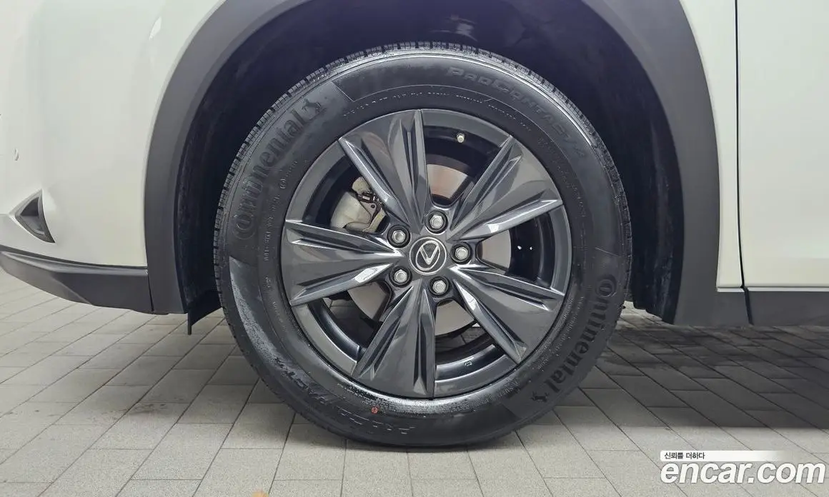Lexus UX 2023 2.0 автомат (гидро), фото 4