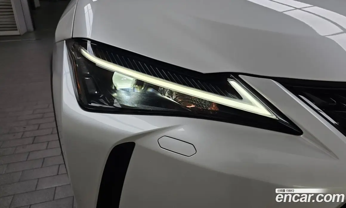 Lexus UX 2023 2.0 автомат (гидро), фото 7