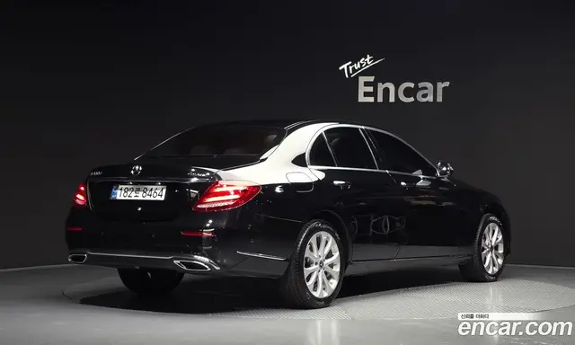 Mercedes-Benz E-Class 2019 1.9 автомат (гидро), миниатюра 2