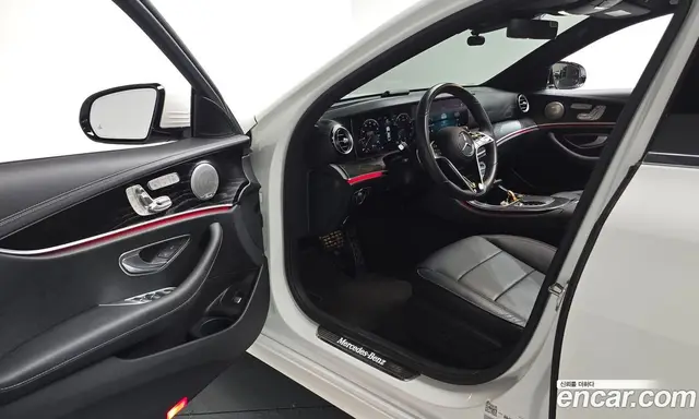 Mercedes-Benz E-Class 2023 2.0 автомат (гидро), миниатюра 12