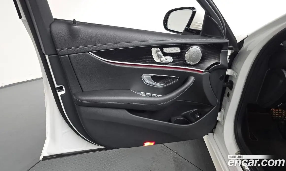 Mercedes-Benz E-Class 2023 2.0 автомат (гидро), фото 13 Mercedes-Benz E-Class 2023 2.0 автомат (гидро), фото 13