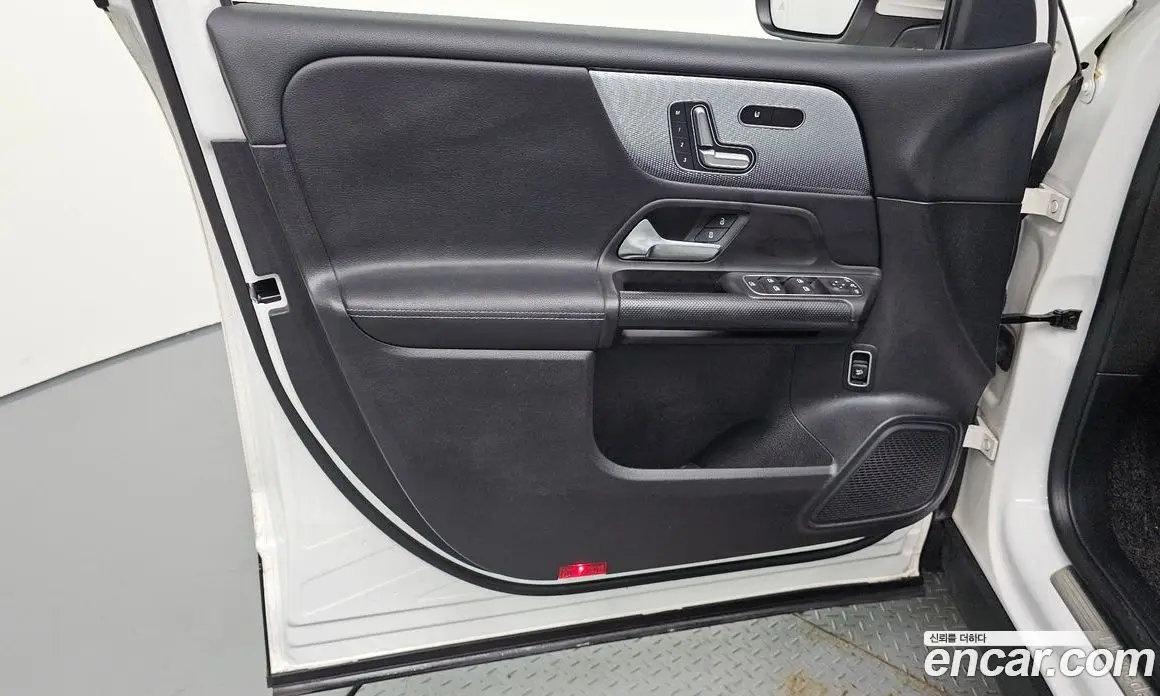 Mercedes-Benz GLB-Class 2021 1.9 автомат (гидро), фото 14 Mercedes-Benz GLB-Class 2021 1.9 автомат (гидро), фото 14