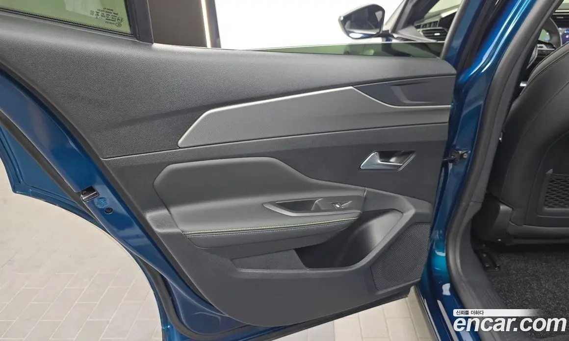 Peugeot 408 2023 1.2 автомат (гидро), фото 15