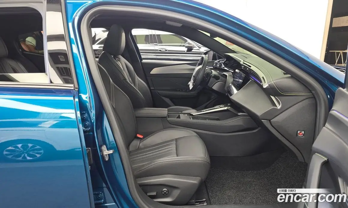 Peugeot 408 2023 1.2 автомат (гидро), фото 16