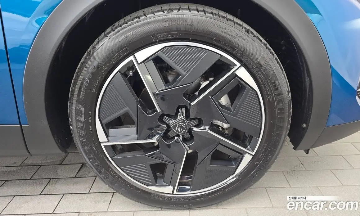 Peugeot 408 2023 1.2 автомат (гидро), фото 7