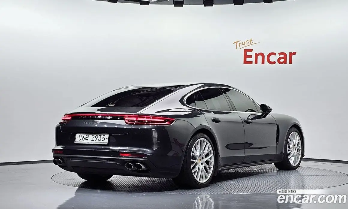 Porsche Panamera 2018 2.9 автомат (гидро), фото 1 Porsche Panamera 2018 2.9 автомат (гидро), фото 1