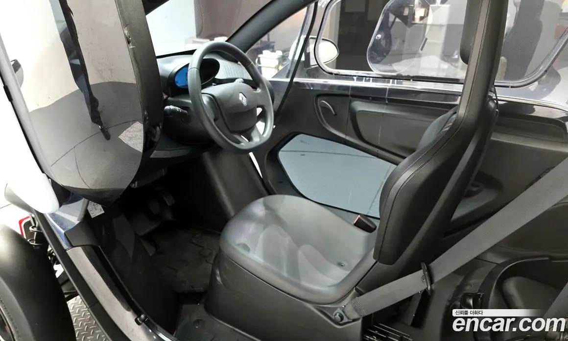 Renault (Samsung) Twizy 2019 0.1 автомат (гидро), фото 13 Renault (Samsung) Twizy 2019 0.1 автомат (гидро), фото 13