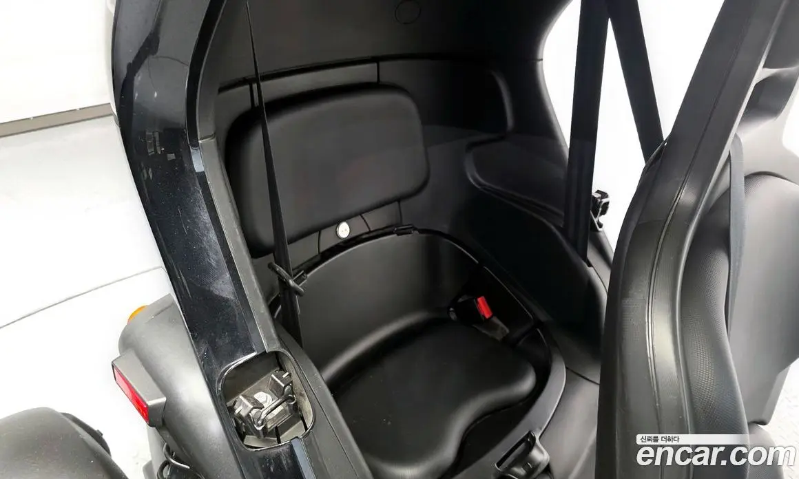 Renault (Samsung) Twizy 2019 0.1 автомат (гидро), фото 14 Renault (Samsung) Twizy 2019 0.1 автомат (гидро), фото 14