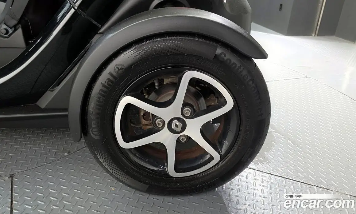 Renault (Samsung) Twizy 2019 0.1 автомат (гидро), фото 19 Renault (Samsung) Twizy 2019 0.1 автомат (гидро), фото 19
